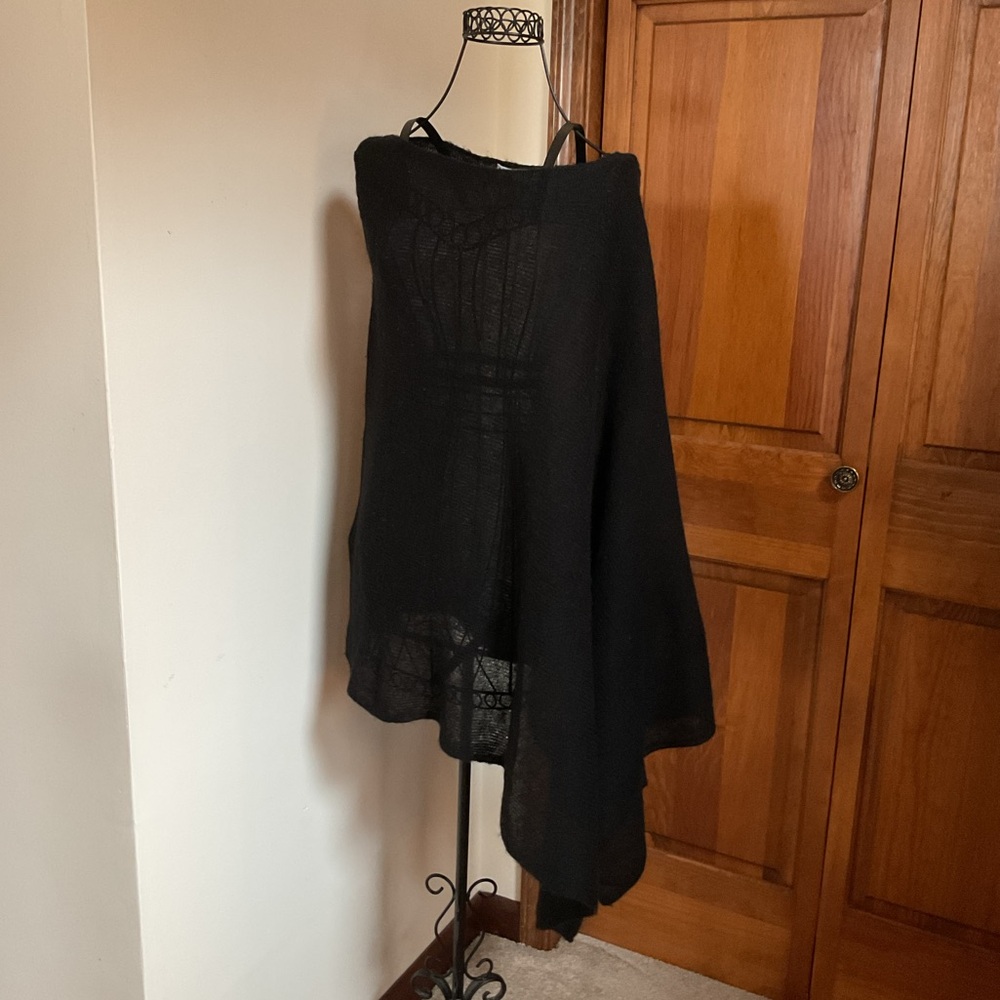 ZARA OPENWORK KNIT PONCHO BLACK - Picture 4 of 6